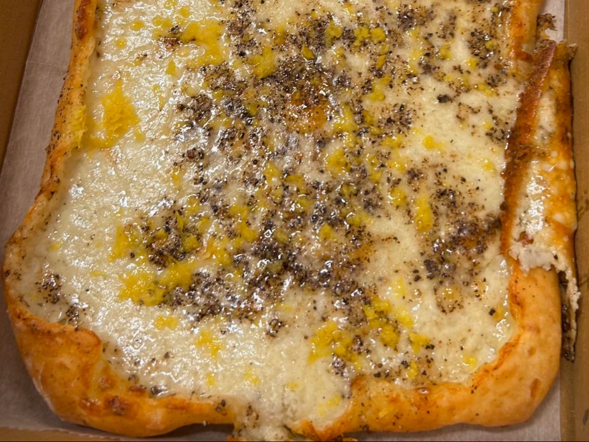 Cacio e pepe pizzetta with cheese and black pepper