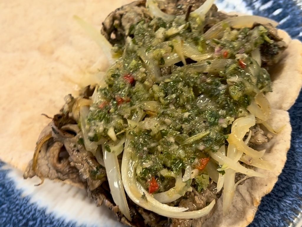 Chimichurri thin steak sanguche sandwich
