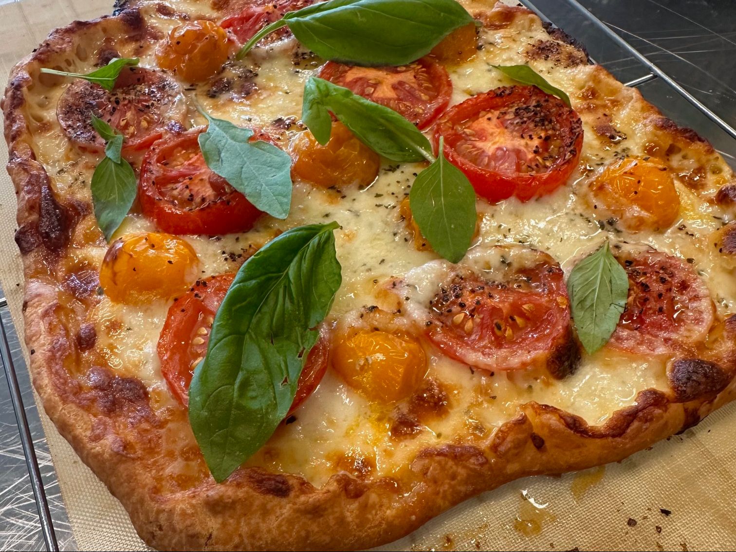 Marguerita pizzetta with tomatoes, fresh mozzarella and basil